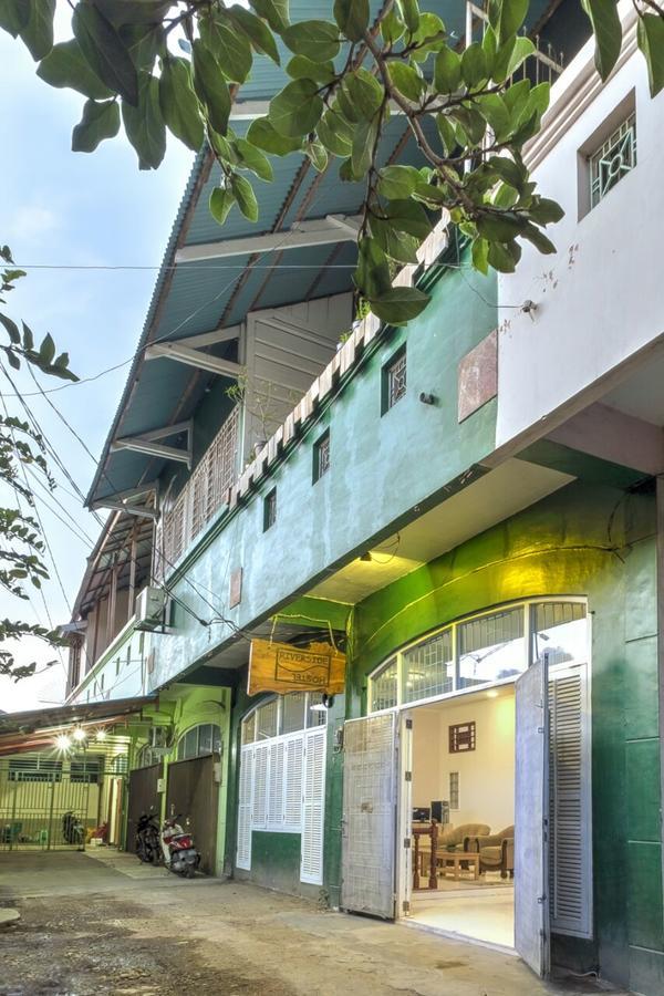 Riverside Hostel Padang المظهر الخارجي الصورة